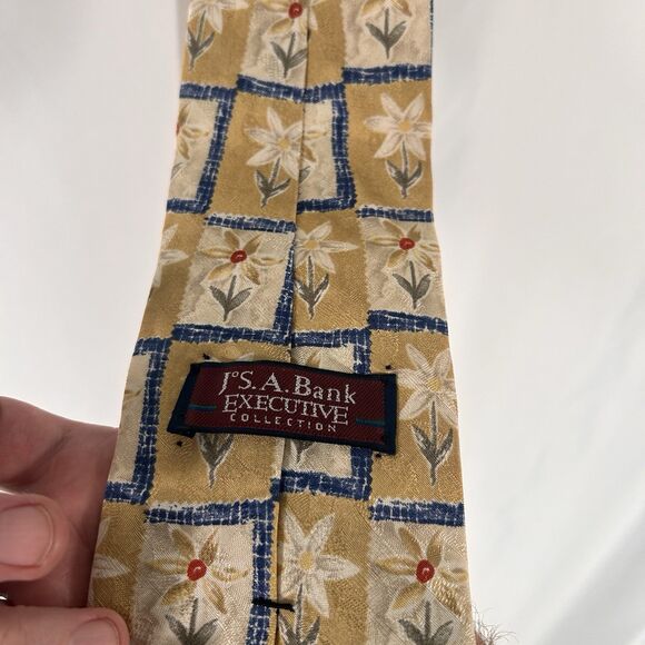 Jos A Bank 100% Silk Tie Men's 59" Yellow Floral Executive Collection 4" Wide - Picture 4 of 5